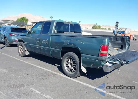 1999 Dodge Ram 1500 St z USA, uszkodzony, nr VIN 3B7HC13Y1XG165062